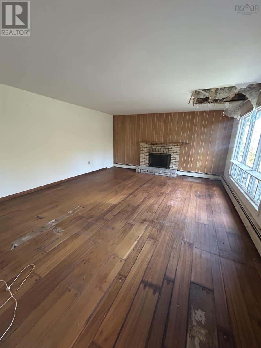 44 Weir Avenue — Stellarton, Nova Scotia - Photo 5 of 21