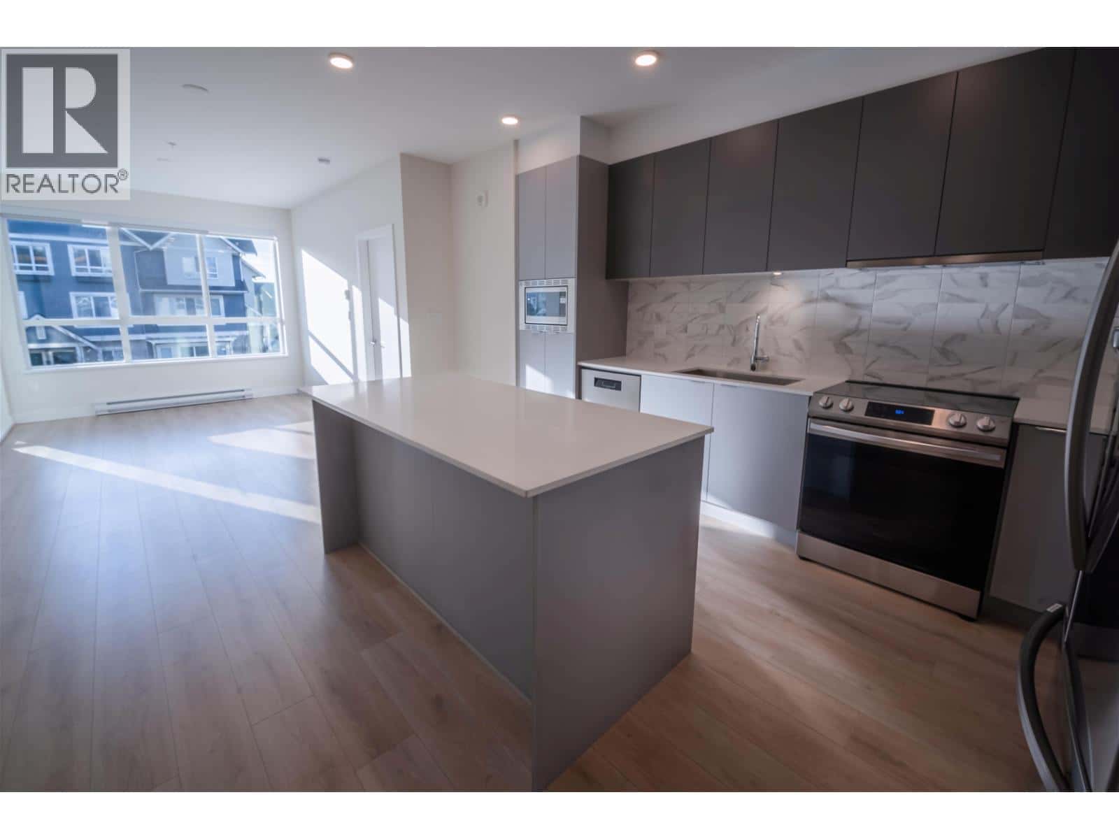 216 1792 STARLING DRIVE — Tsawwassen, British Columbia - Photo 2 of 23