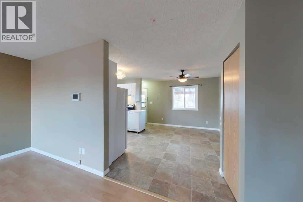 1004 12 Street — Slave Lake, Alberta - Photo 3 of 16