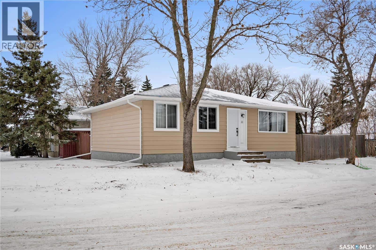 11 Denny CRESCENT — Regina, Saskatchewan - Photo 2 of 26