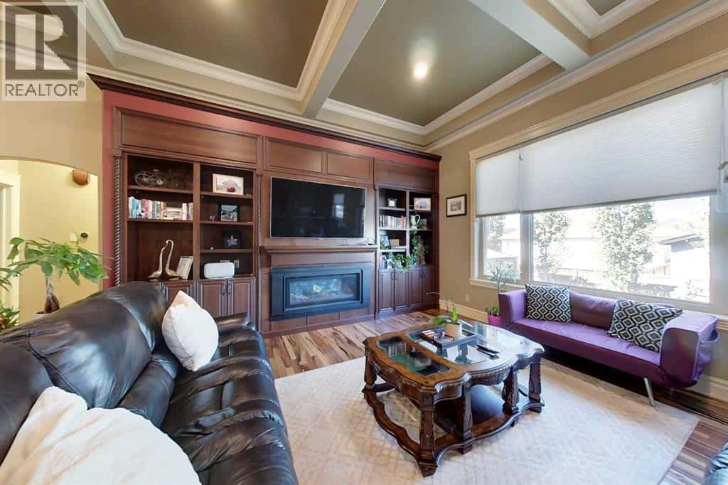 300 13 Street SE — Slave Lake, Alberta - Photo 4 of 36