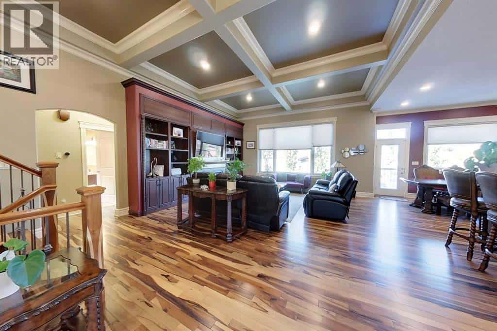 300 13 Street SE — Slave Lake, Alberta - Photo 5 of 36