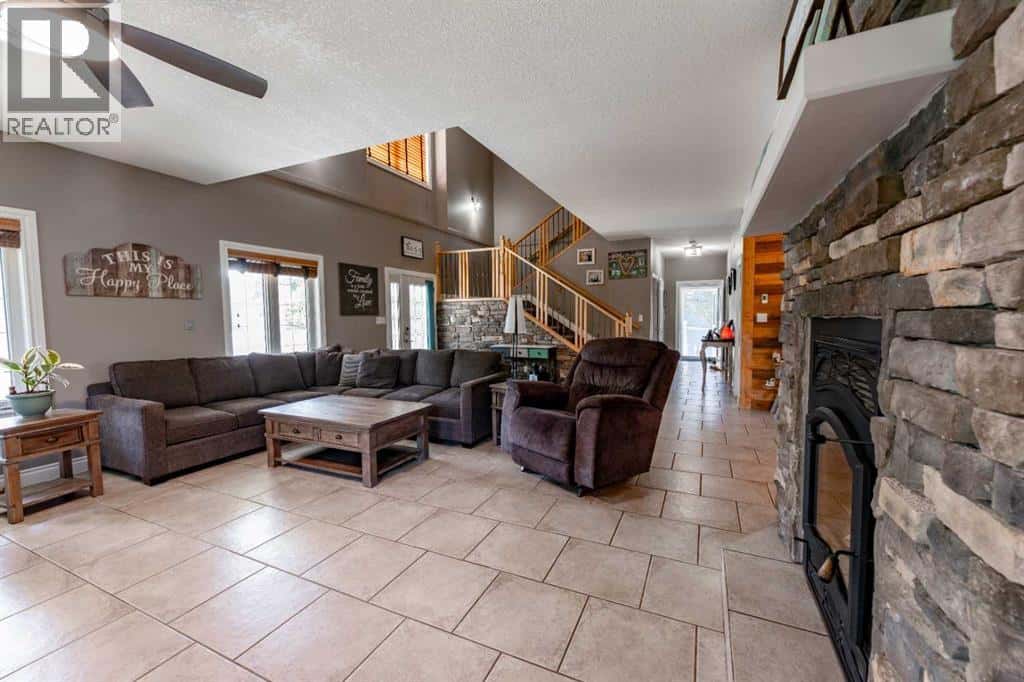 6, 24426 East River Road — Hinton, Alberta - Photo 5 of 49