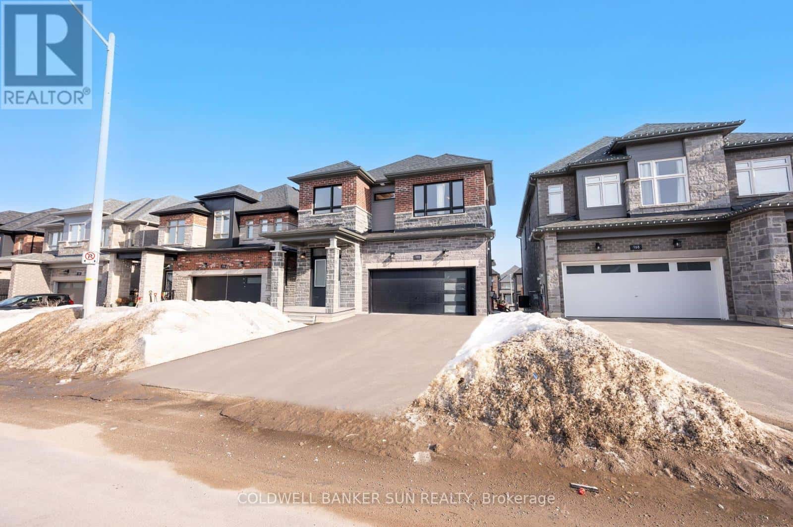 172 FRANKLIN TRAIL — Barrie, Ontario - Photo 2 of 98