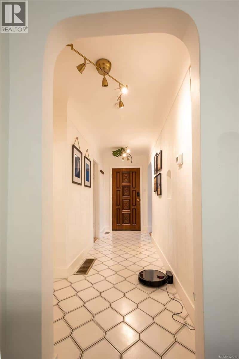 3956 Cedar Hill Cross Rd — Saanich, British Columbia - Photo 2 of 26