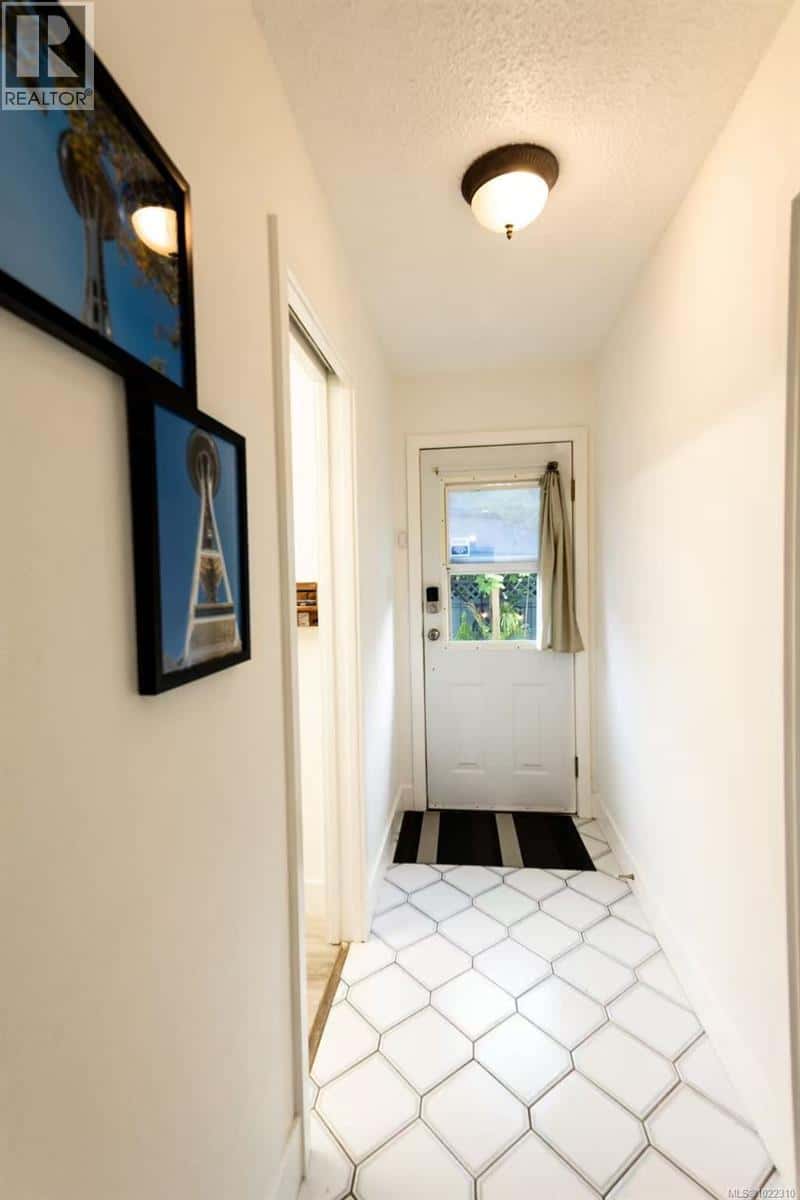 3956 Cedar Hill Cross Rd — Saanich, British Columbia - Photo 3 of 26