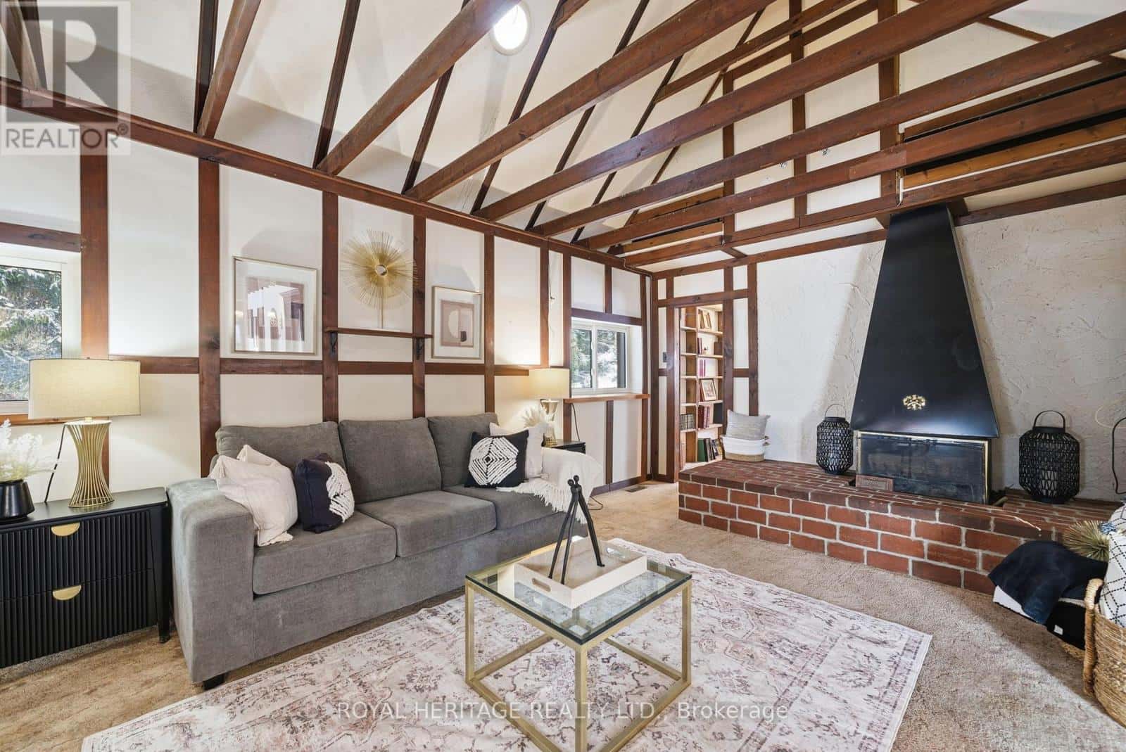 1385 RAGLAN ROAD E — Oshawa, Ontario - Photo 4 of 46