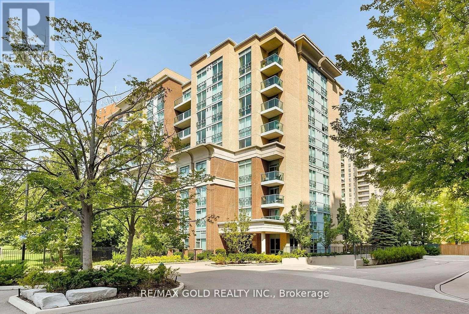 211 - 17 MICHAEL POWER PLACE — Toronto (Islington-City Centre West), Ontario - Photo 2 of 47