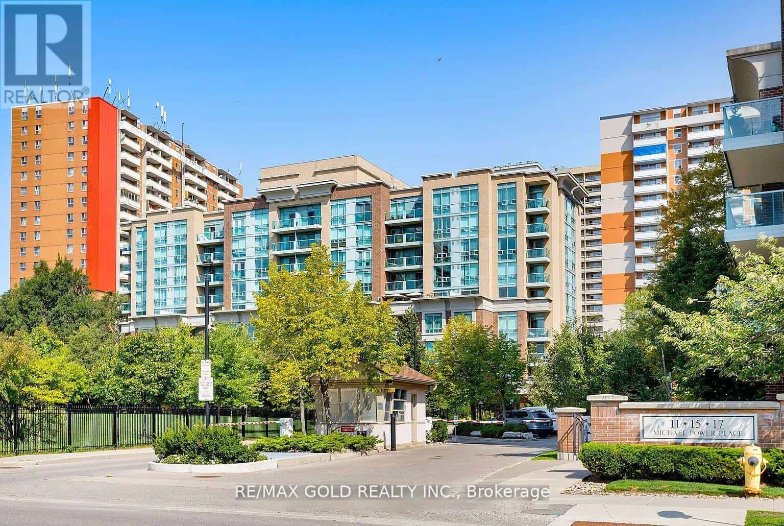 211 - 17 MICHAEL POWER PLACE — Toronto (Islington-City Centre West), Ontario - Photo 4 of 47