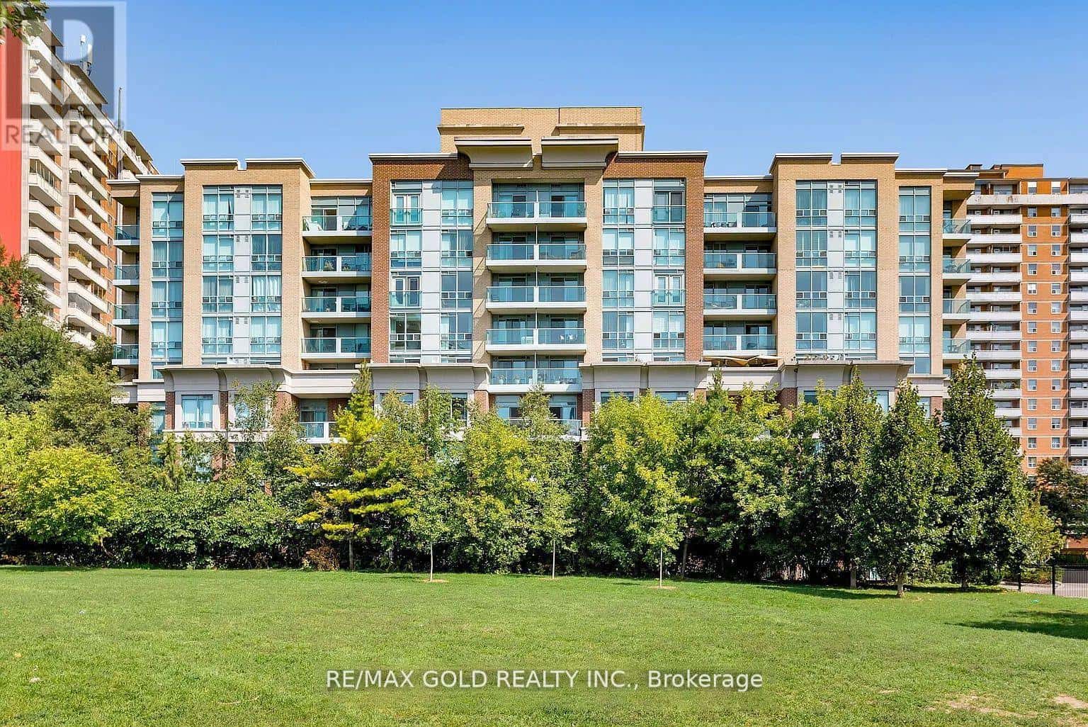 211 - 17 MICHAEL POWER PLACE — Toronto (Islington-City Centre West), Ontario - Photo 5 of 47