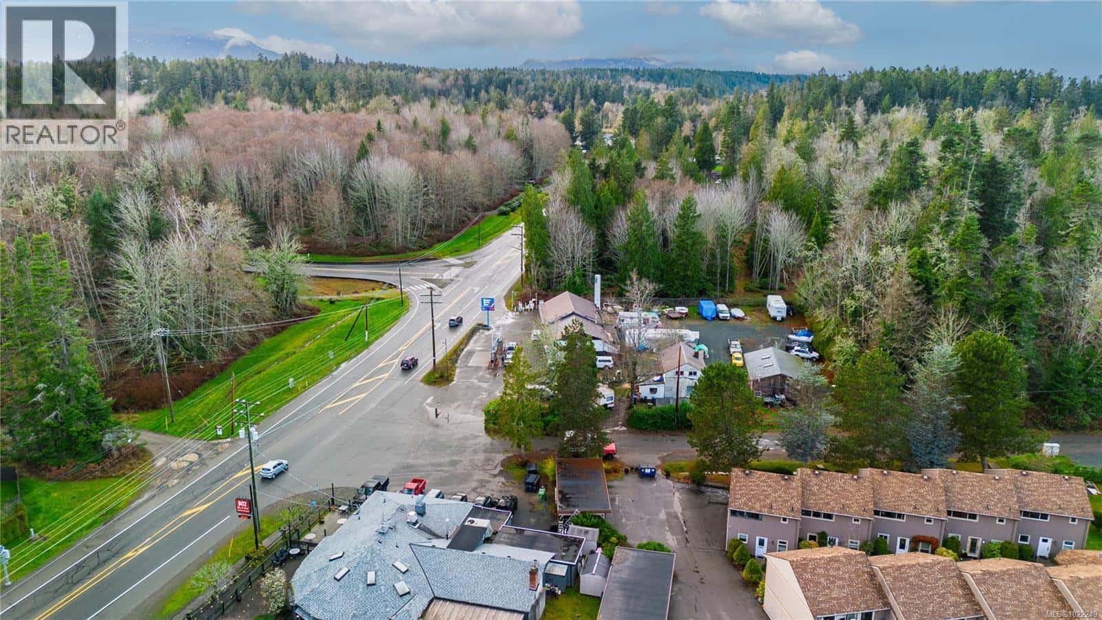 3346 Island Highway West