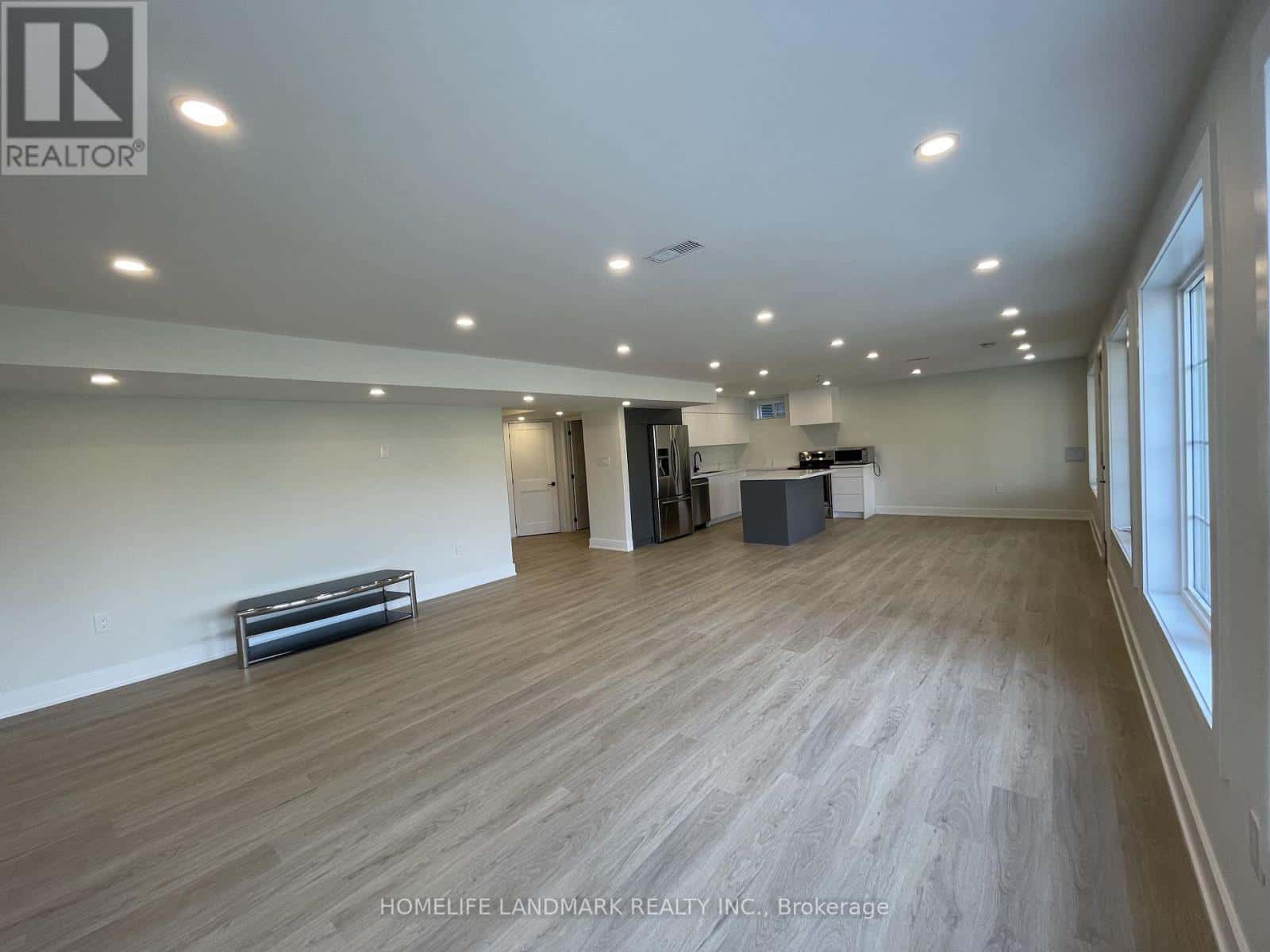 Aurora — Aurora - Photo 5 of 11