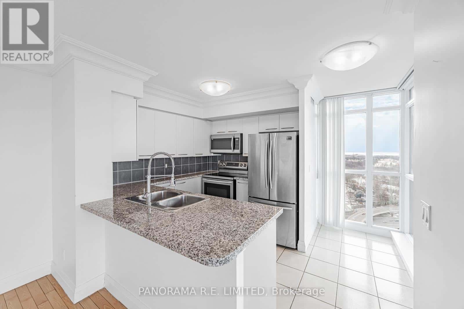 Toronto (Islington-City Centre West) — Toronto (Islington-City Centre West) - Photo 5 of 32