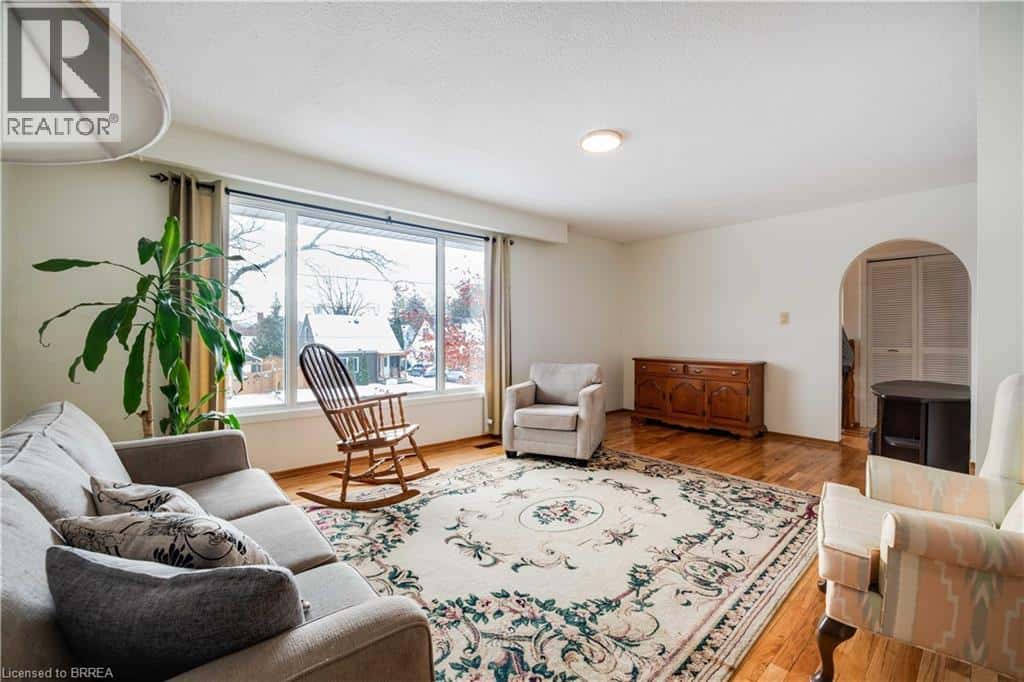 133 BURWELL Street — Brantford, Ontario - Photo 4 of 33