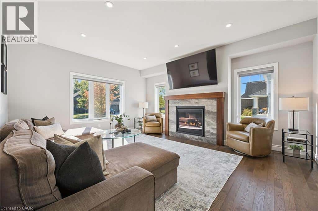 8 GRIFFITH Court — Listowel, Ontario - Photo 4 of 43