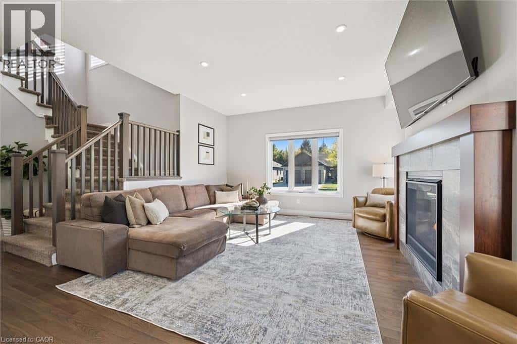 8 GRIFFITH Court — Listowel, Ontario - Photo 5 of 43