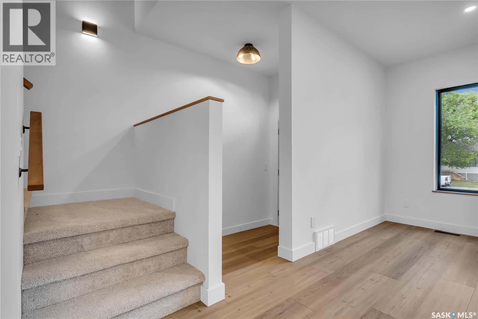 1313 Edward AVENUE — Saskatoon, Saskatchewan - Photo 3 of 35