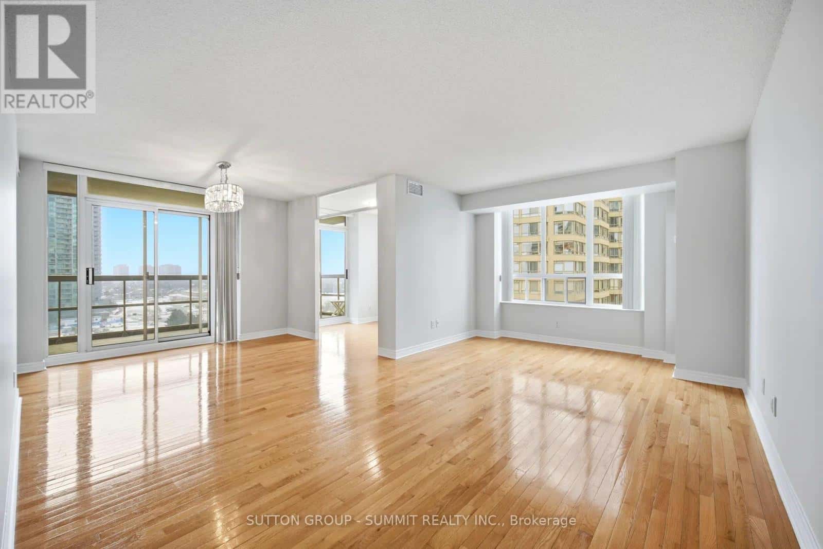 Mississauga (City Centre) — Mississauga (City Centre) - Photo 5 of 40