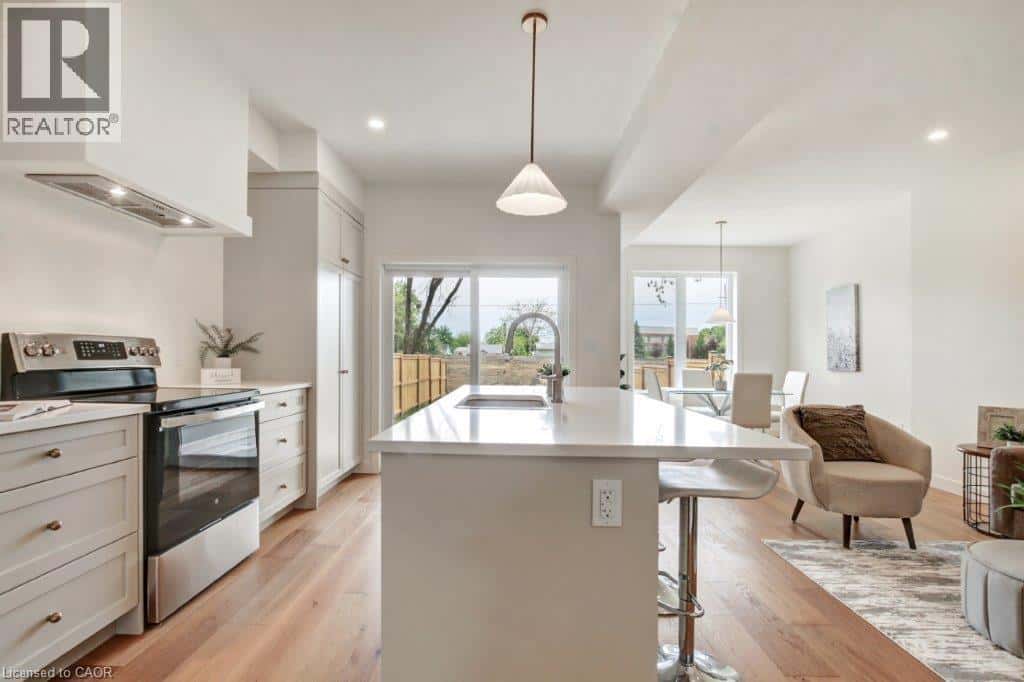 208 WILLIAM Street — Delhi, Ontario - Photo 2 of 54