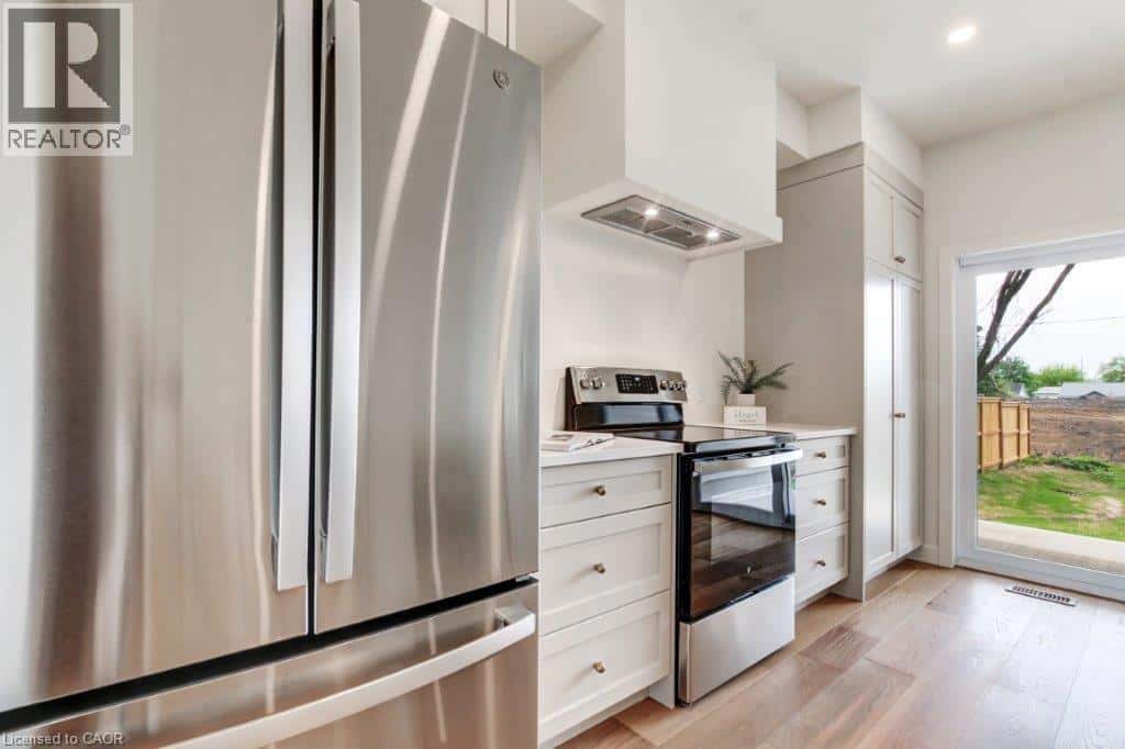 208 WILLIAM Street — Delhi, Ontario - Photo 3 of 54