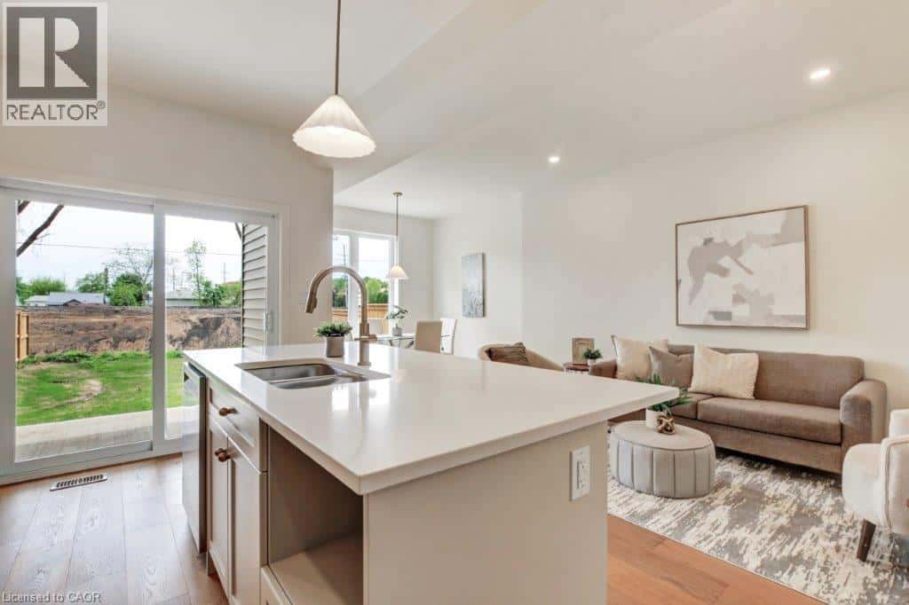 208 WILLIAM Street — Delhi, Ontario - Photo 5 of 54