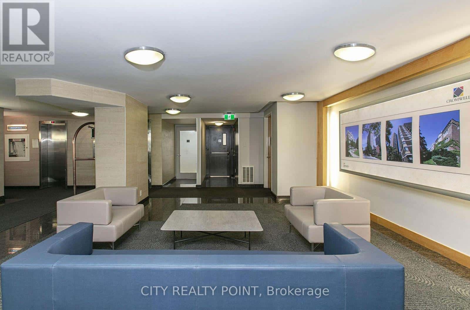 Toronto (Church-Yonge Corridor) — Toronto (Church-Yonge Corridor) - Photo 4 of 17