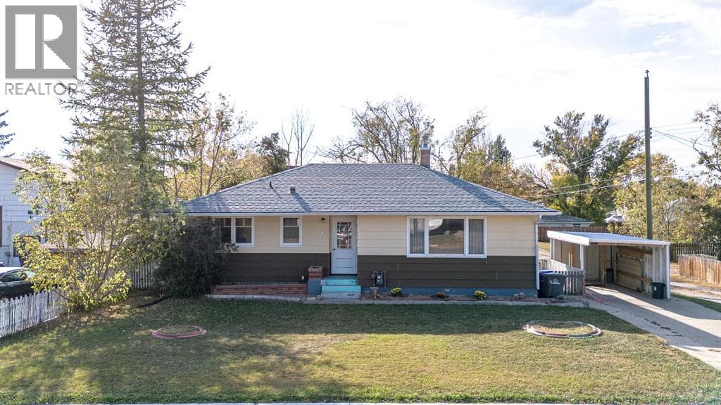 4705 3 Street W — Claresholm, Alberta - Main photo