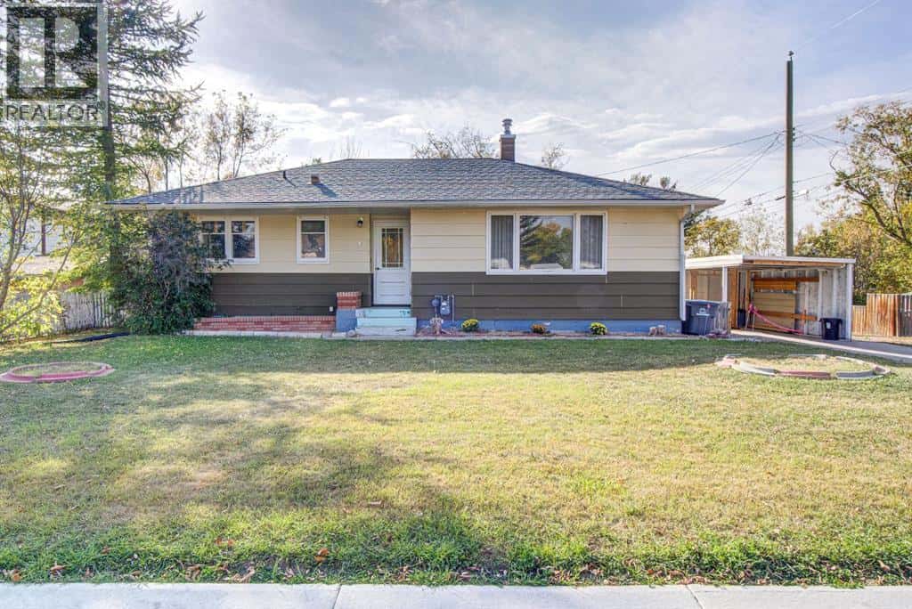 4705 3 Street W — Claresholm, Alberta - Photo 2 of 49