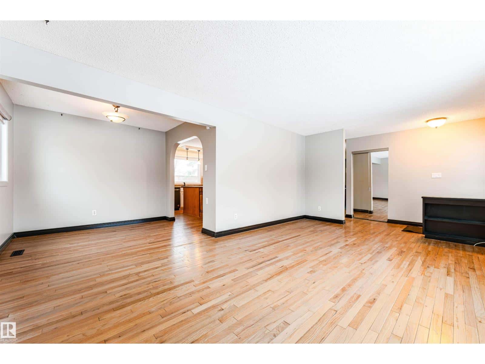 37 Apache CR — Leduc, Alberta - Photo 4 of 66