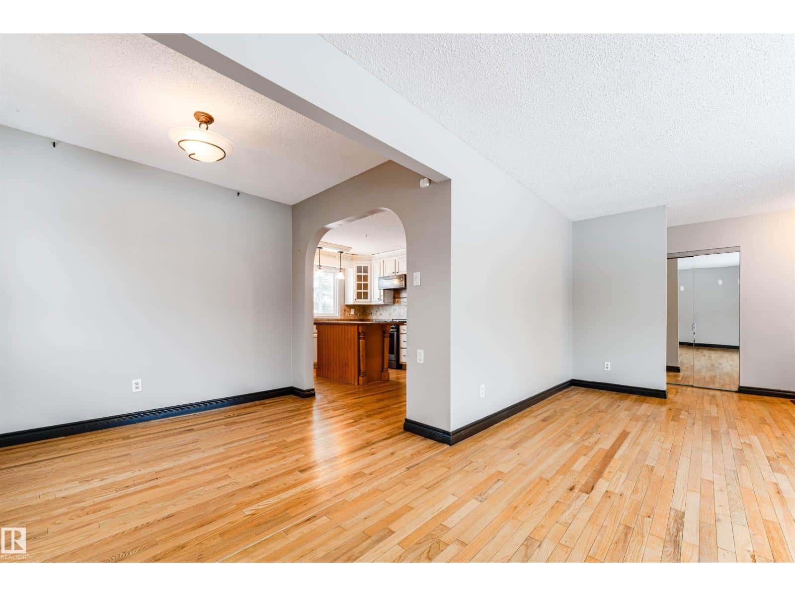 37 Apache CR — Leduc, Alberta - Photo 5 of 66