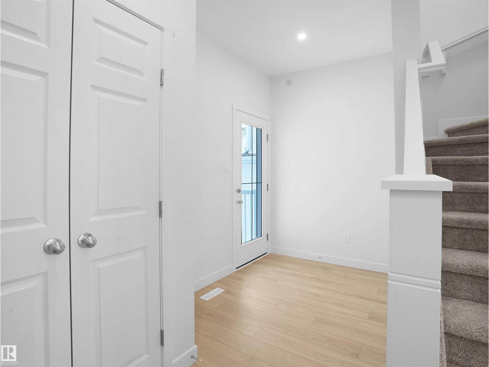 9716 Carson PL SW - Photo 3 of 31, Edmonton, Alberta