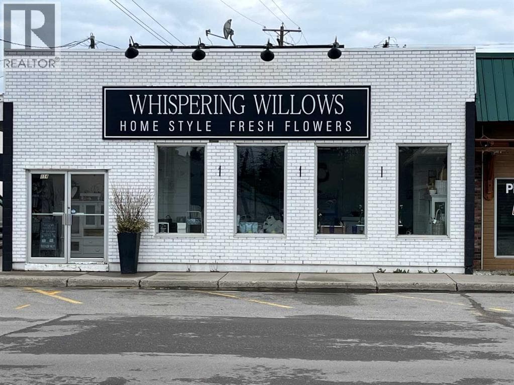 114 Centre Street N — Sundre, Alberta - Main photo