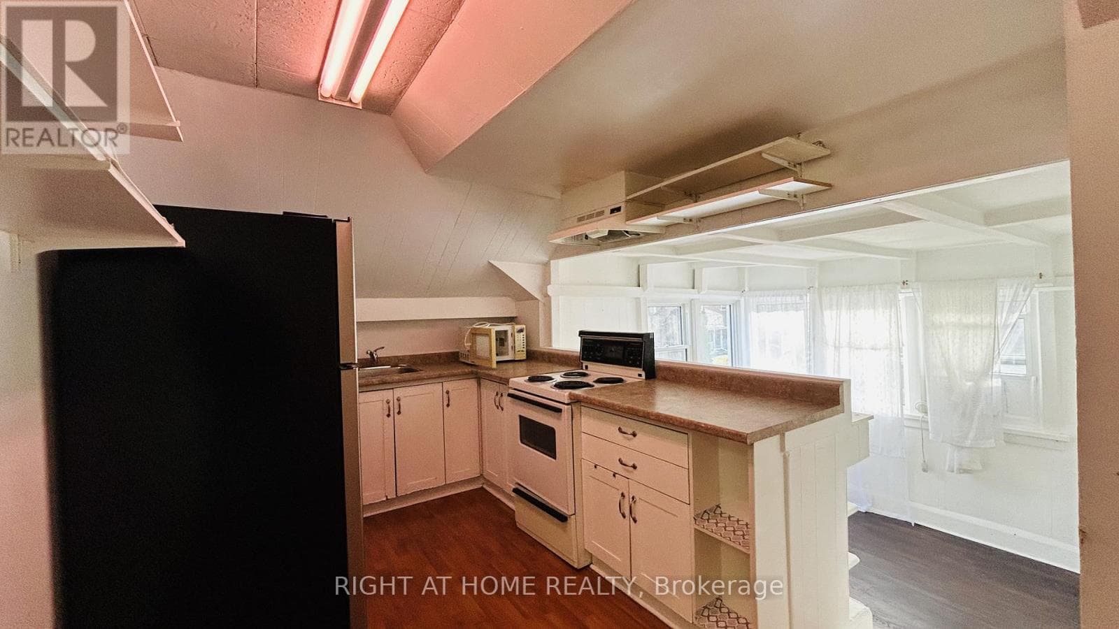 Toronto (Long Branch) — Toronto (Long Branch) - Main photo