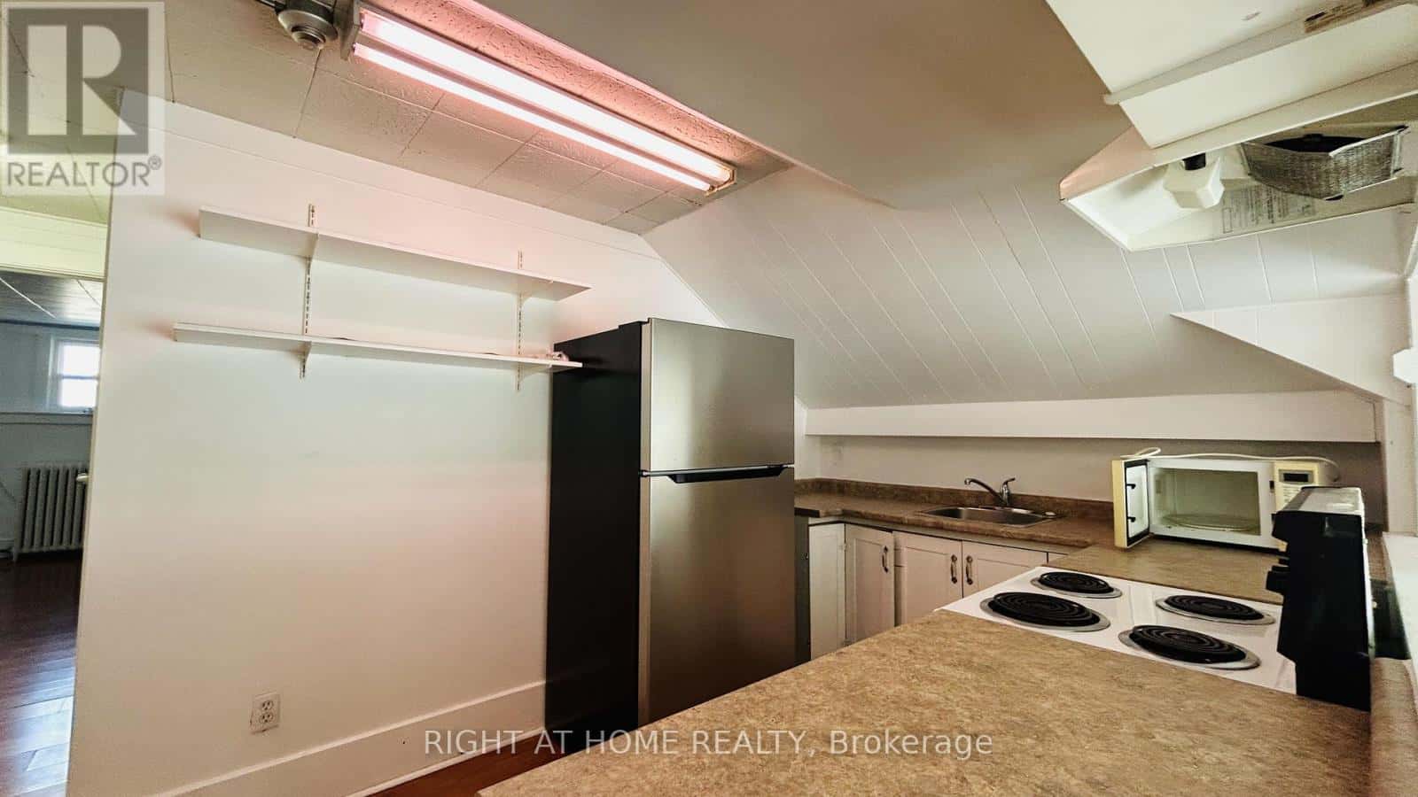 Toronto (Long Branch) — Toronto (Long Branch) - Photo 2 of 10