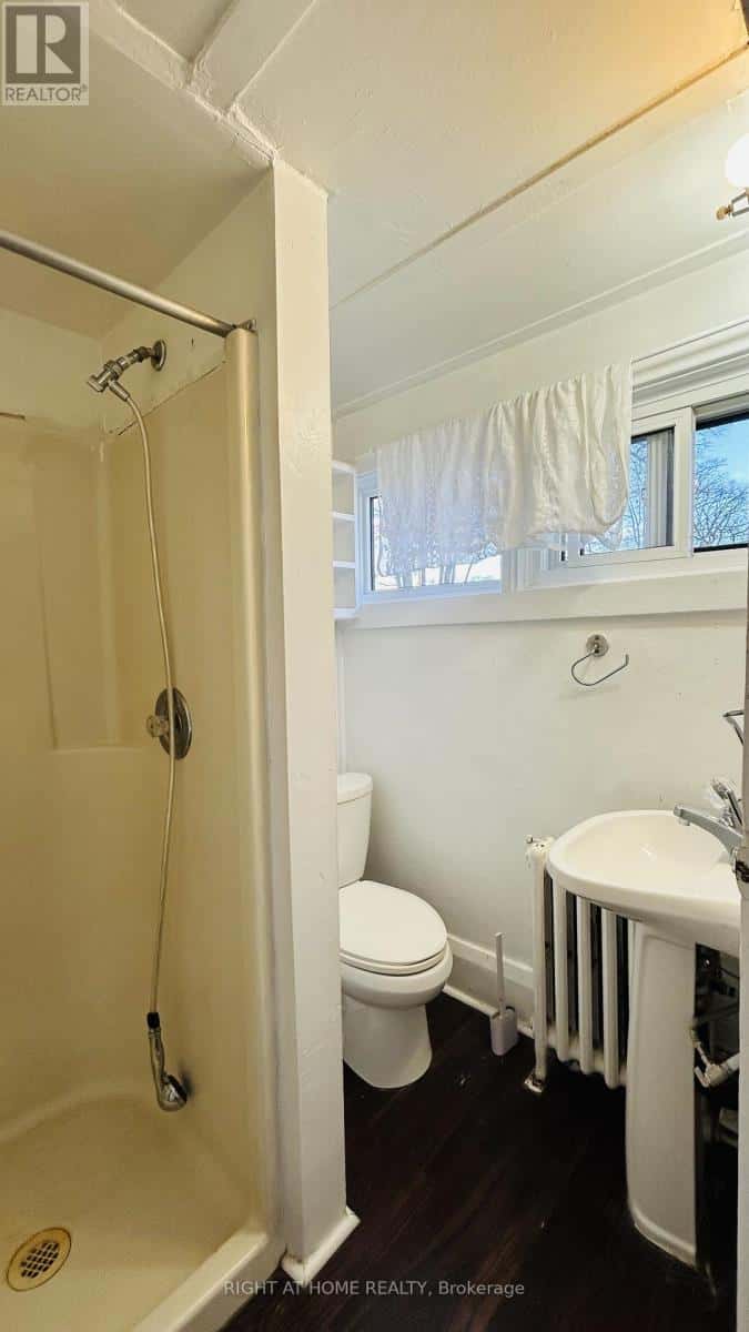 Toronto (Long Branch) — Toronto (Long Branch) - Photo 5 of 10