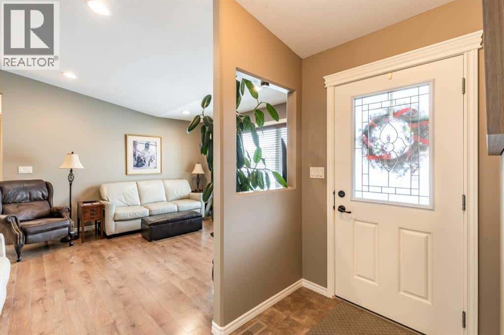 42 Somerside Gate SE — Medicine Hat, Alberta - Photo 5 of 50