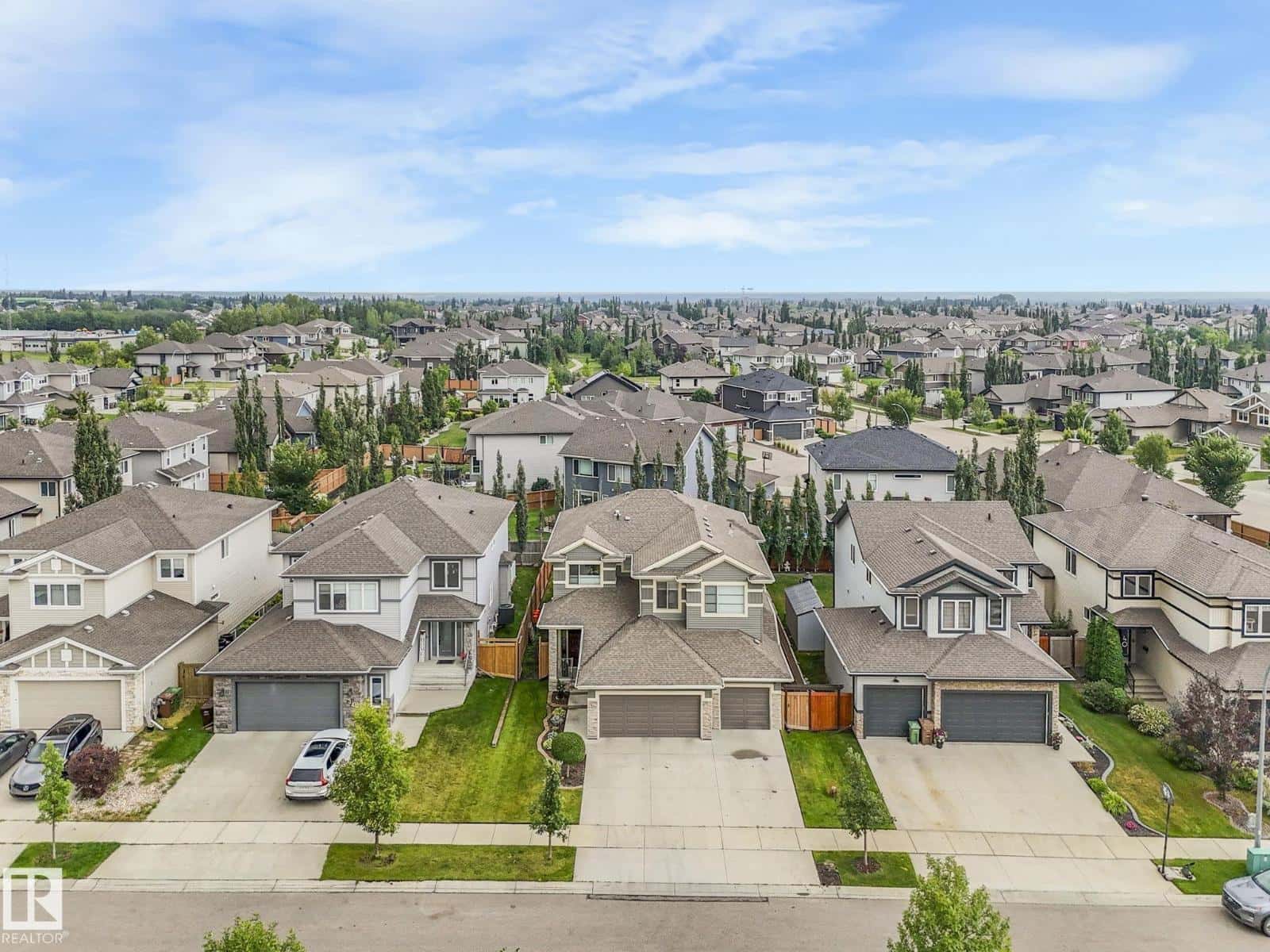 36 Nault CR — St. Albert, Alberta - Photo 2 of 74