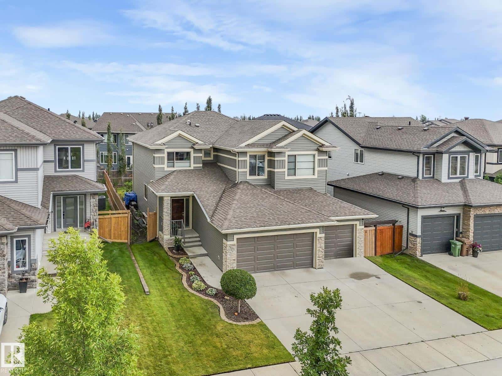 36 Nault CR — St. Albert, Alberta - Photo 4 of 74