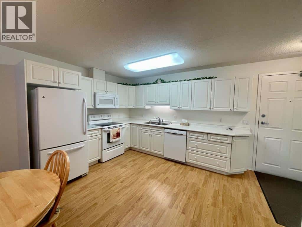 Edson — Edson - Photo 3 of 32