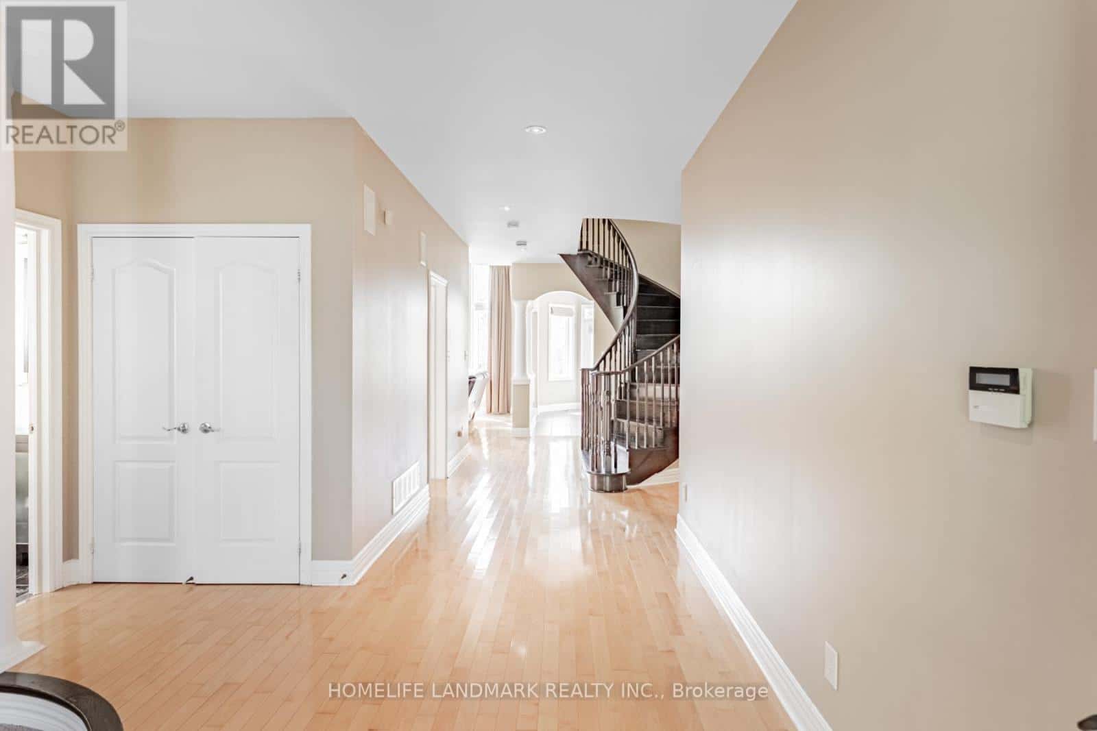 2481 WHISTLING SPRINGS CRESCENT — Oakville (WM Westmount), Ontario - Photo 4 of 78