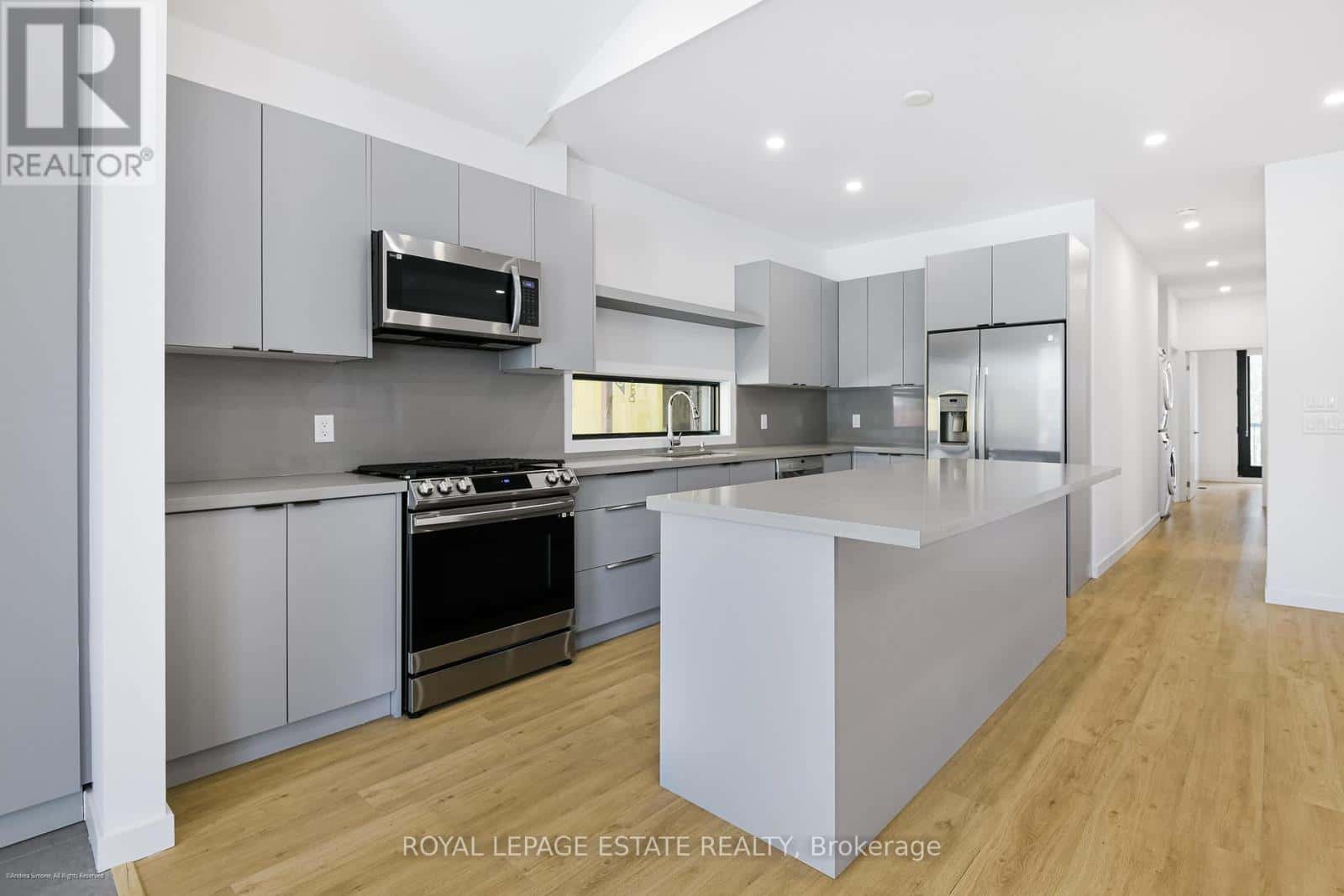 Toronto (East End-Danforth) — Toronto (East End-Danforth) - Photo 4 of 20