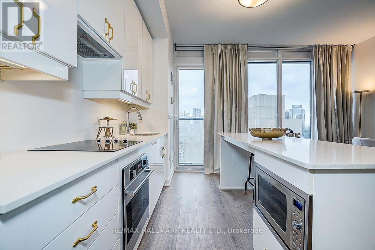 3109 - 426 UNIVERSITY AVENUE — Toronto (Kensington-Chinatown), Ontario - Photo 3 of 39