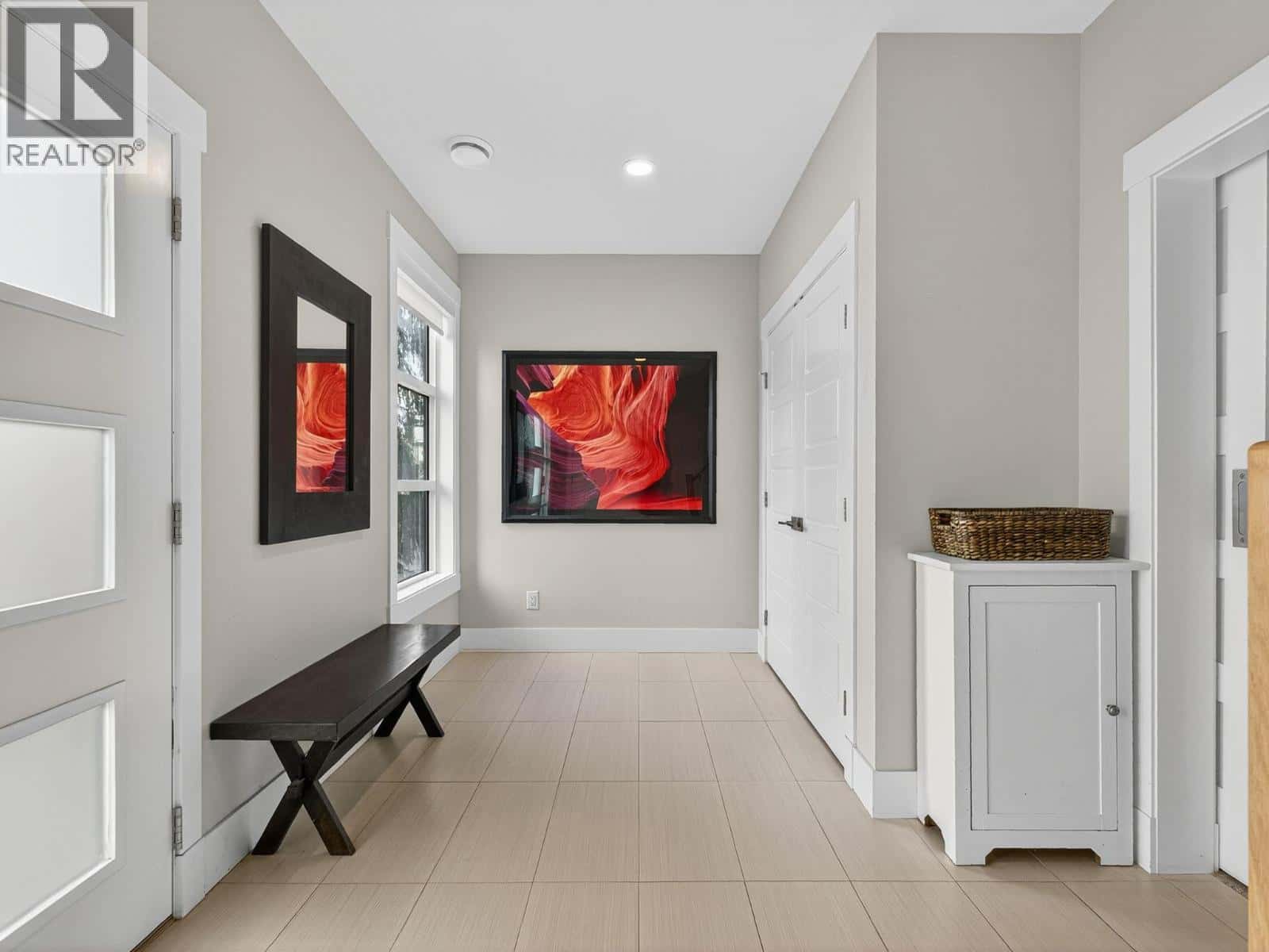 9443 Ledgestone Road — Lake Country, British Columbia - Photo 4 of 47