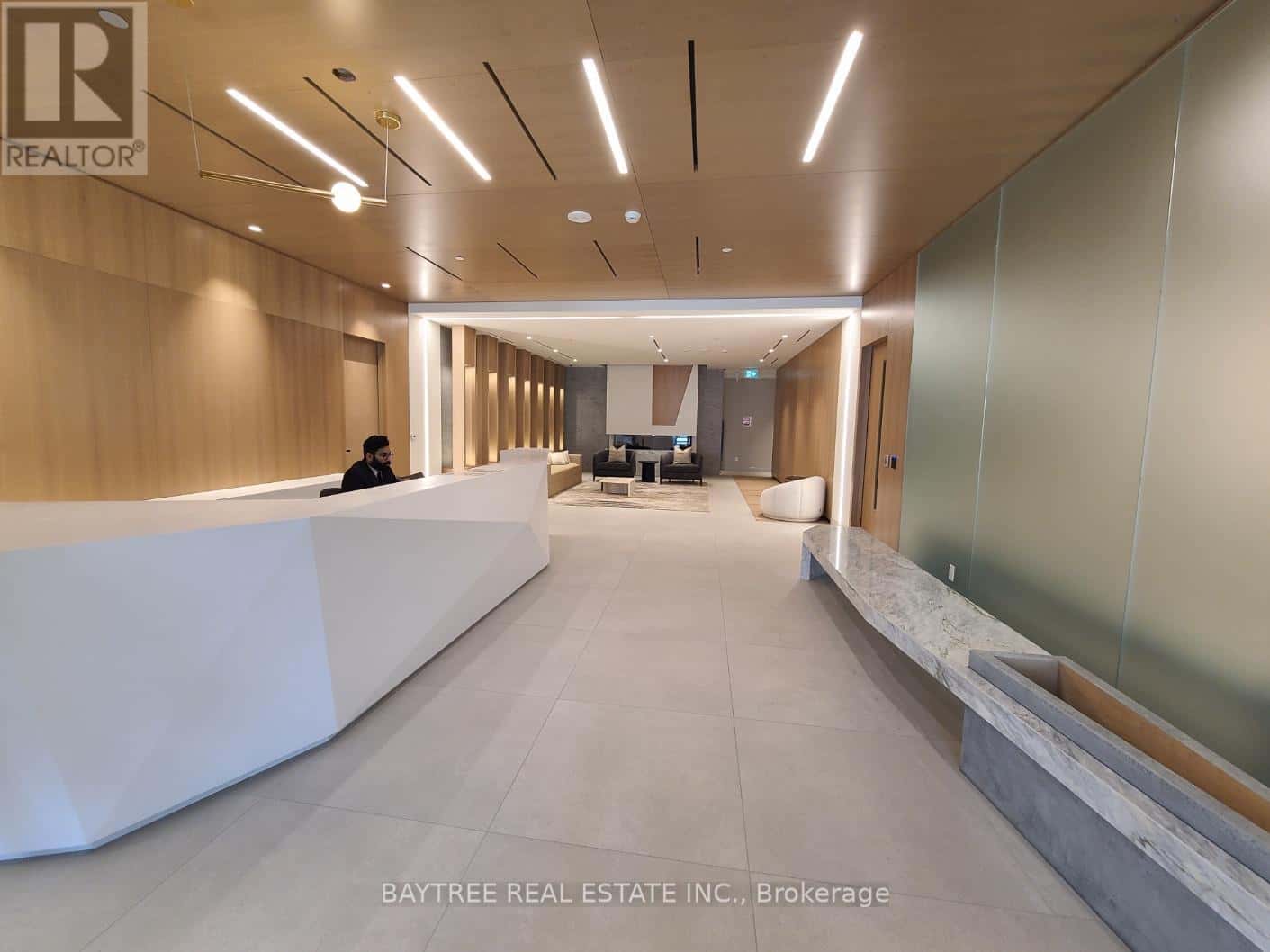 825 - 5 DEFRIES STREET — Toronto (Regent Park), Ontario - Photo 2 of 10