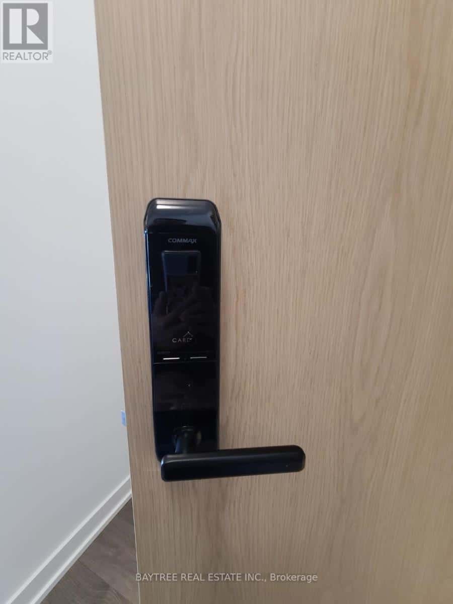 Toronto (Regent Park) — Toronto (Regent Park) - Photo 3 of 10