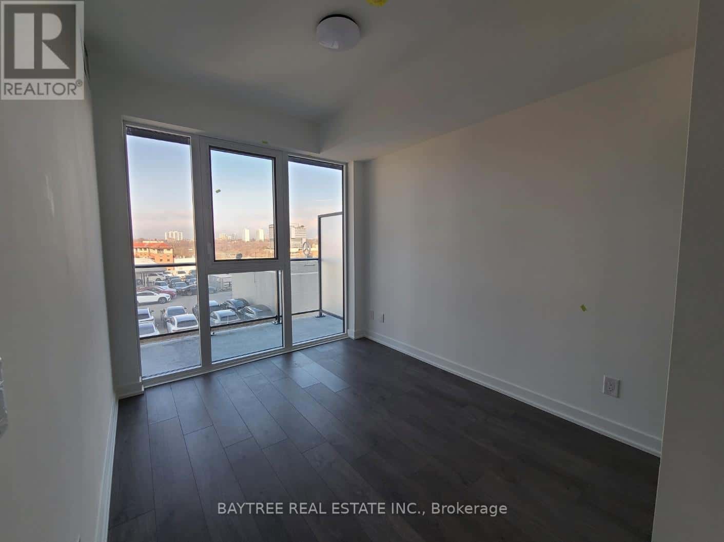 825 - 5 DEFRIES STREET — Toronto (Regent Park), Ontario - Photo 4 of 10