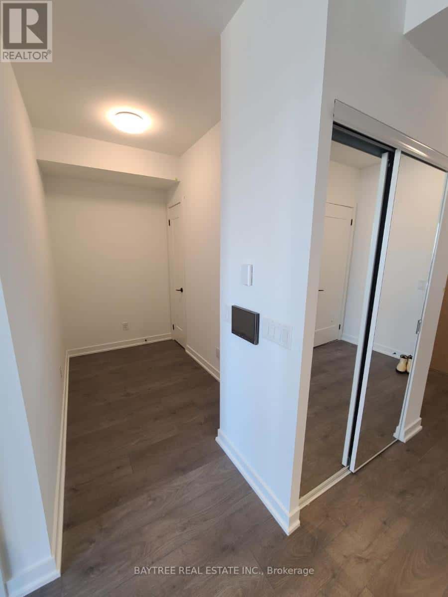 Toronto (Regent Park) — Toronto (Regent Park) - Photo 4 of 10