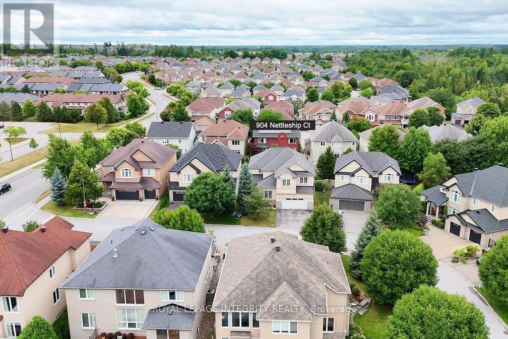 904 NETTLESHIP COURT — Ottawa, Ontario - Photo 3 of 50