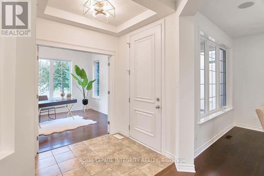 904 NETTLESHIP COURT — Ottawa, Ontario - Photo 4 of 50