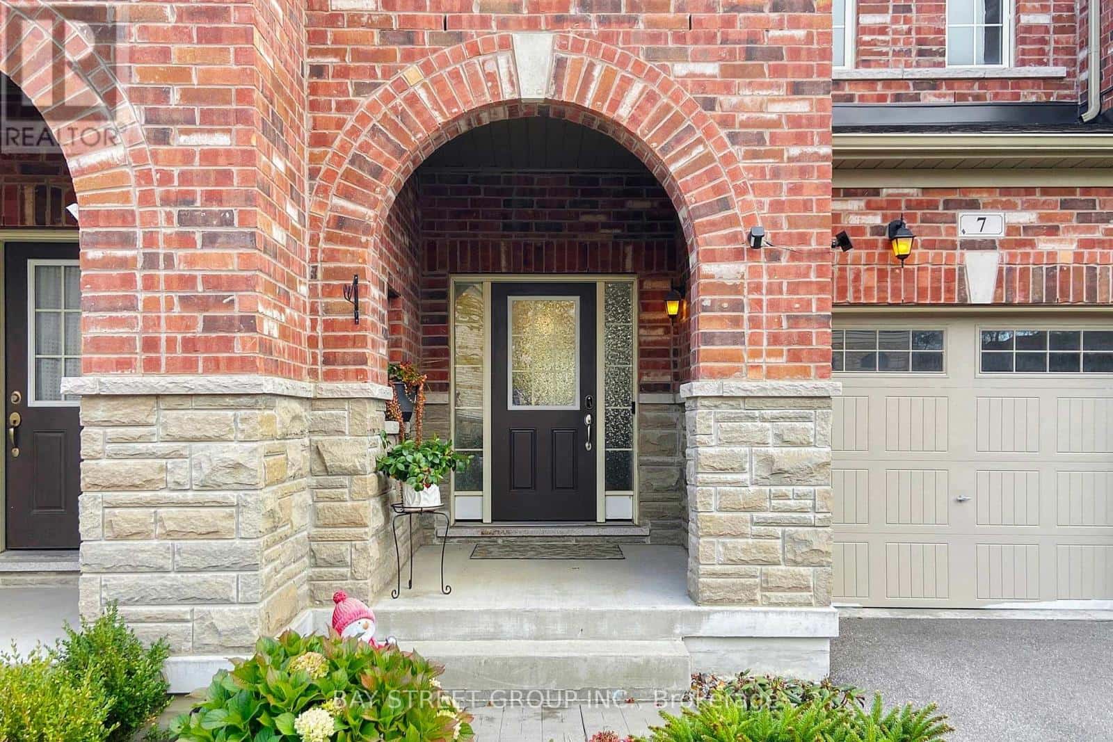 7 PAPER MILLS CRESCENT — Richmond Hill (Jefferson), Ontario - Photo 3 of 37